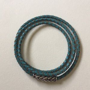 Turquoise leather bracelet w/magnetic clip